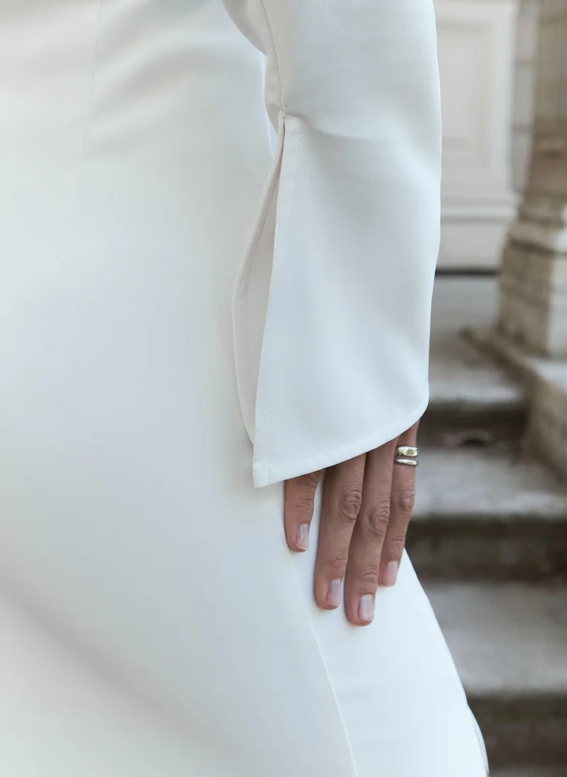 Lichi Midi dress with open shoulders and slits on the sleeves